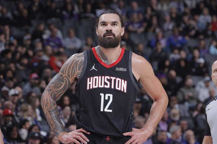 火箭自媒体：在我看来 亚当斯这轮系列赛的重要性还大于东契奇